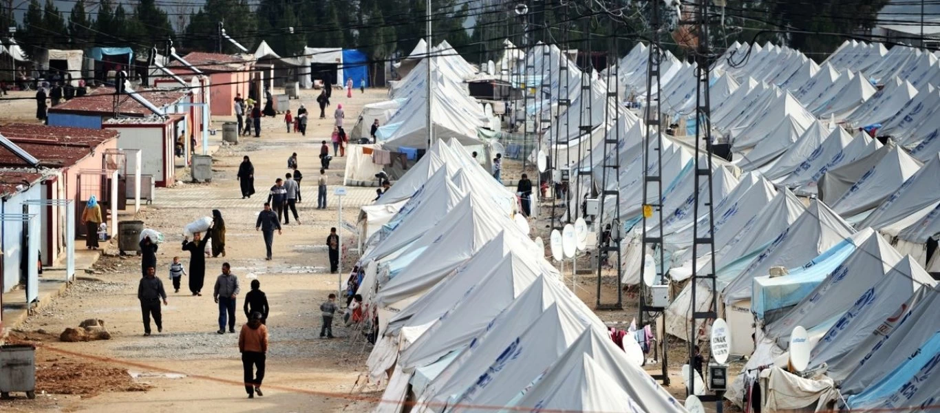 «Εδώ ο κόσμος καίγεται» και το ΓΕΣ ψάχνει 1,4 εκατ. € ευρώ για κρεβάτια και κλινοσκεπάσματα για τους αλλοδαπούς!